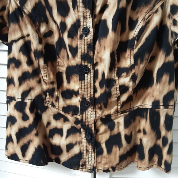 *SOLD* Jones New York Animal Print Adjustable Short Sleeve shirt Petite Medium - Picture 6 of 7